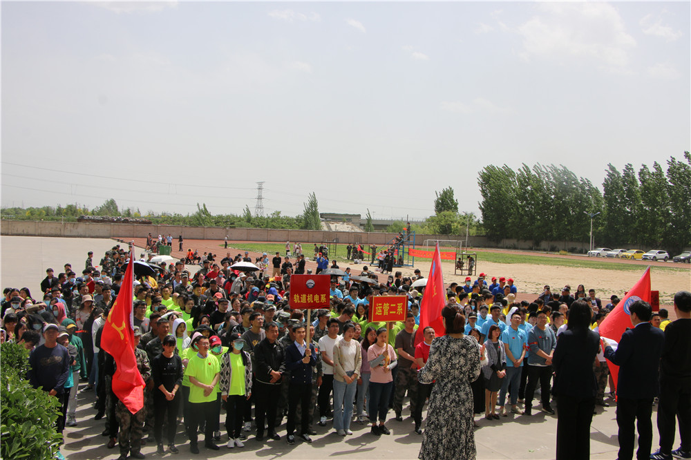 1，教职工拔河比赛开幕式现场.jpg