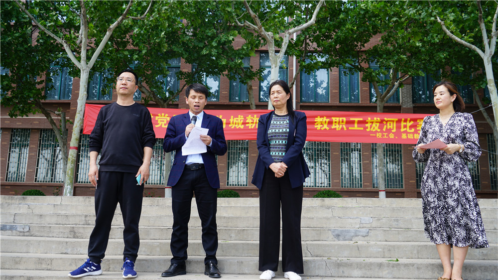 2.副校长汤定德致开幕辞.jpg