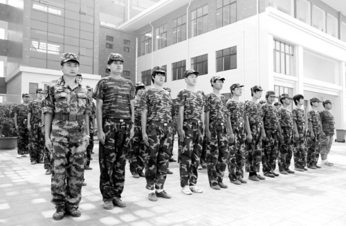 英姿飒爽的郑州城轨交通中等专业学校学生